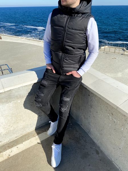 Жилетка мужская безрукавка с капюшоном черная LOOK4-2019 фото